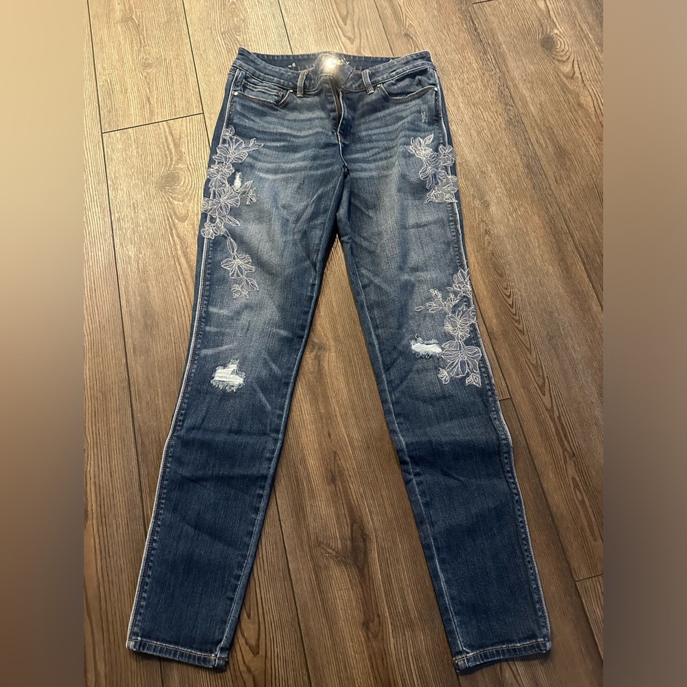 WHBM skinny jeans embroidered flowers